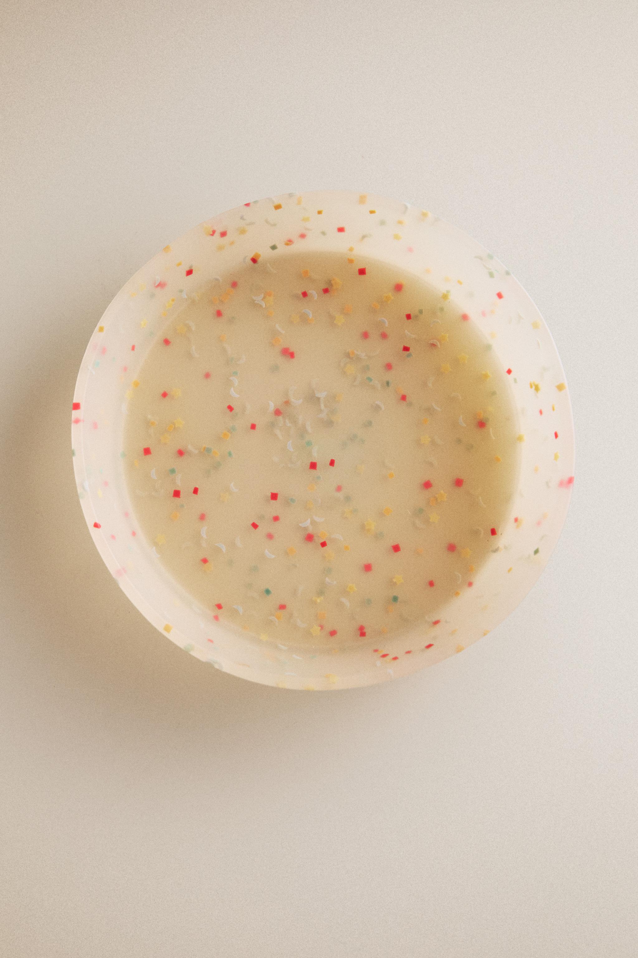 KIDS’ SILICONE CONFETTI PLATE